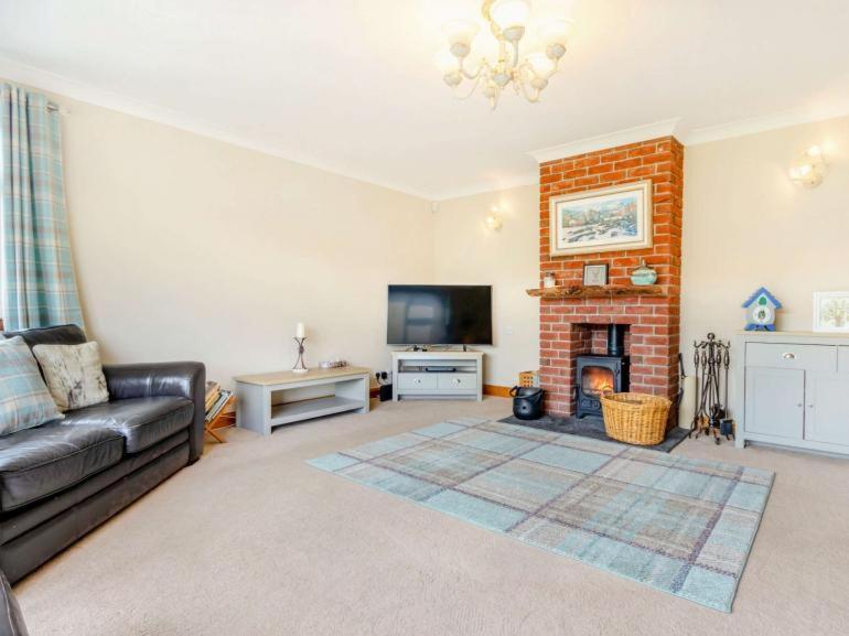 3 Bedroom Luxury Home, Hot Tub, Stunning Views Of Killin, Sitting On The River Dochart 外观 照片